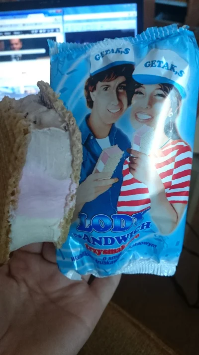 lewansky - Jem lody sandwich i coś mi nie gra. Za dzieciaka najmniej lubiłam te trusk...