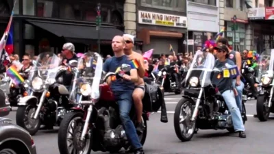 P.....n - @dr_Acula: Parada Harleyów czy parada gejów?