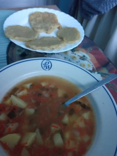WujaAndzej - trzeci talerz zupy jem zagryze se plackami ziemniaczanymi jeszcze tak z ...