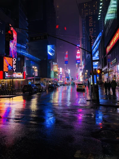 ciezka_rozkmina - Kurła, piękne oświetlenie.
Times Square in the cold rain of NYC
#...