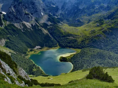 j.....n - #earthporn #ciekawostki #balkany #czarnogora 

Jezioro Trnovačko - powied...