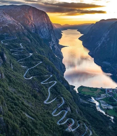 Castellano - Lysevegen Road. Norwegia
foto: Spectacular Norway
#fotografia #norwegi...