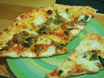 mlg20 - Własnoręcznie zrobiona włoska pizza z tuńczykiem. Wyszła zajebiscie #pizza #g...