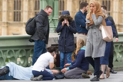 prawarekasorosa - Pamiętacie zdjęcie muzułmanki ignorującej ofiary zamachu w Londynie...