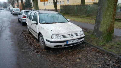 pogop - Piła, ktoś sobie prestizowo gnije golfa na indywidualnych numerach. 

#oswiad...