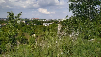 lubie-sernik - Widok na Wawel, przy okazji jakiś typ wchodzi na skałki.

#serniknapol...