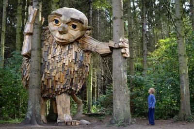 Iduun - A takie drewniane rzeźby można spotkać w kopenhaskich lasach.

#dania #sztu...