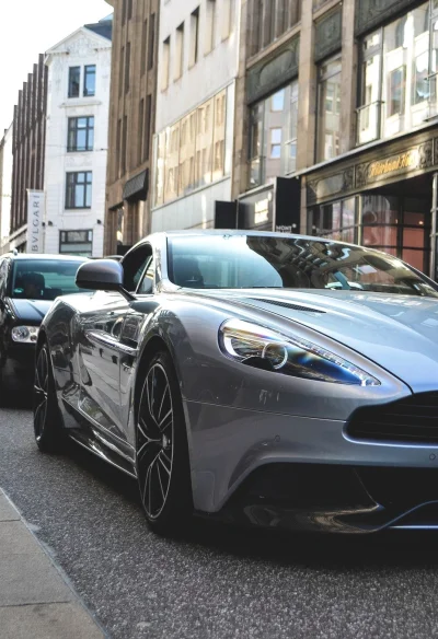 KiciurA - Aston Martin Vanquish

#carboners #samochody #tapetydorka #zastepcadorka