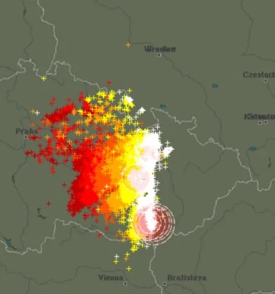 r.....k - Ale tam musiało n-------ć (⌐ ͡■ ͜ʖ ͡■)
#burza #czechy #pogoda