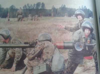 futbolski - Doborowy oddział Wojska Polskiego podczas desantu na planetę Druidia, ope...