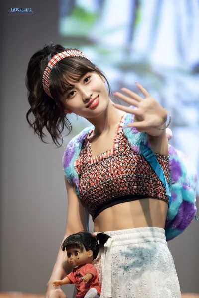 XKHYCCB2dX - #momo #twice 
#koreanka #japonka