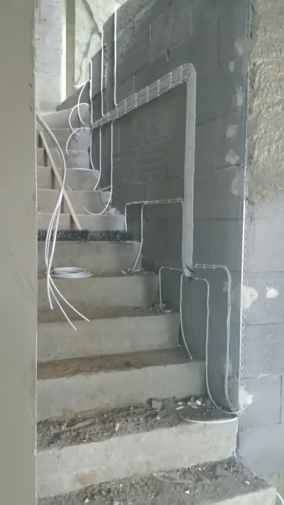 programersky - Gorowa instalacja pod inteligentne schody :)

#oswiadczenie #elektryka...