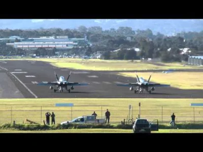 Mekki - Australijskie Szerszenie startujące z bocznym wiatrem. Fajna jakość.
#aircra...