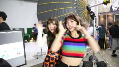 XKHYCCB2dX - #momo #nayeon #twice 
#koreanka #japonka #gif