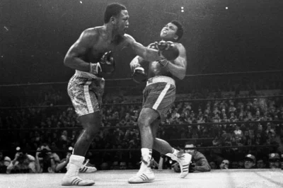 Pshemeck - Dzisiaj Joe Frazier obchodziłby 70 urodziny. To pierwszy bokser, który pok...