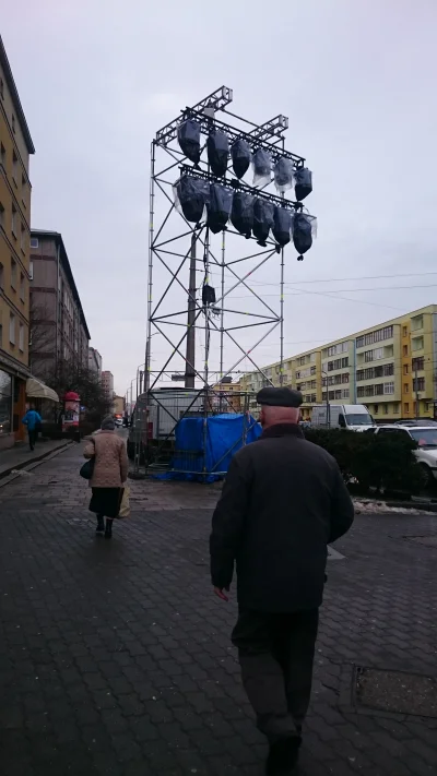 Grizwold - Hey #wroclaw wrote ktoś co się dzieje na placu legionów.?