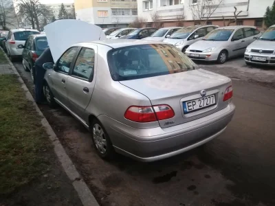 kepak - #motoryzacja #fiat Kupuje dziewczynie samochód za 4 kafle. Z zalet to ma ujem...