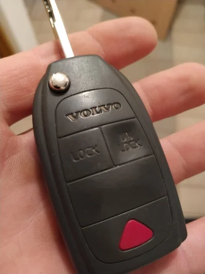 Marshall1337 - Wie ktoś do czego jest ten czerwony trójkąt na pilocie od #volvo #v40?...