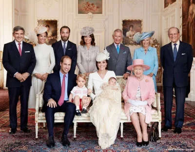 nielubienic - 4 pokolenia monarchów brytyjskich na jednym zdjęciu. Zdjęcie z chrztu C...