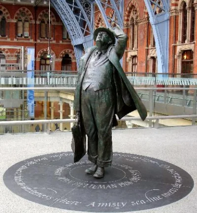 Fomalhaut - Pomnik Johna Betjemana (taki angielski poeta) na londyńskim dworcu St. Pa...