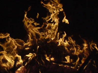 p.....e - Zrobiłem kiedyś zdjęcie płonącego drewna na ognisku

#fotoztelefonu #czacha