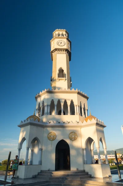 f.....o - @biczplis: Batumi to w ogóle jest architektoniczny kosmos. Chyba każdy dziw...