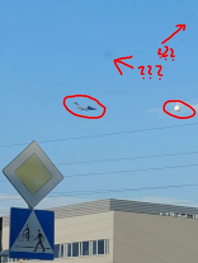 cecyl - @kenny_kabanie: @KacperJ: @LaFlare: 

To z lewej to oczywiście UFO
SPOILER...