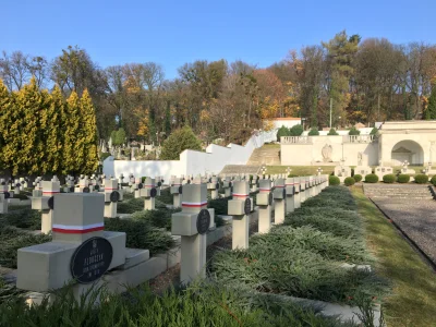 o.....u - Byłem tam dziś. Cisza i spokój. Na grobach polskich żołnierzy są nasze barw...