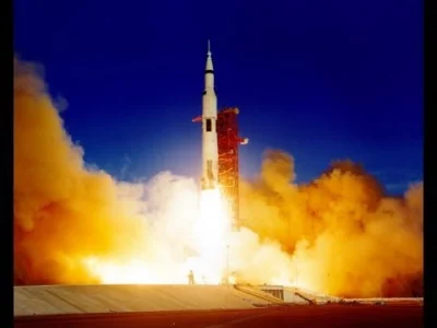 rozoom - 21 grudnia 1968 roku, start misji Apollo 8 - pierwszej załogowej misji kosmi...