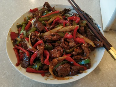 Michu94 - Przed państwem klasyk kuchni chińskiej - smażona wołowina z czarnym pieprze...