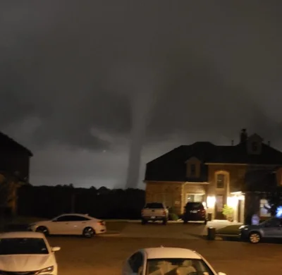 thoorgal - Dzisiejsza noc, dwa x #tornado przeszlo przez #Dallas w #Texas #usa. 

Mnó...