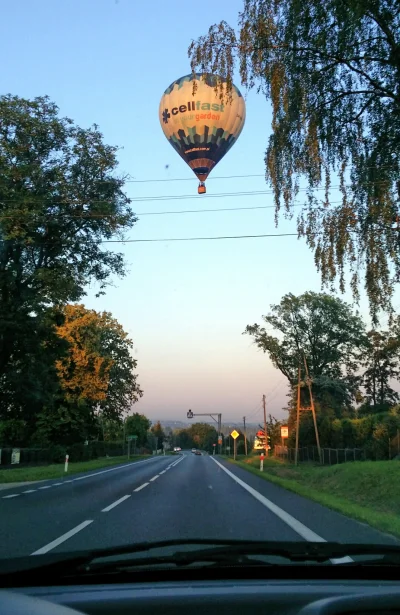 rudiok- - A tymczasem w Krośnie: jedziesz sobie samochodem a tu balon ( ͡° ͜ʖ ͡°)ﾉ⌐■-...