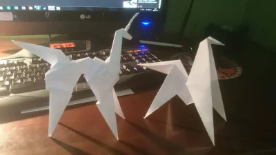 p.....o - Po prawej zwykły koń origami (kilka minut pracy), po lewej jednorożec z Łow...