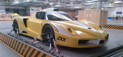 Plupi - @Glenroy: nie FXX tylko daleko idący tuning Enzo w Edo Competition... Ferrari...