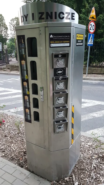 elzevir - Środa śląska, rok temu, trochę mniej nowoczesny niż ten z artykułu, ale trz...