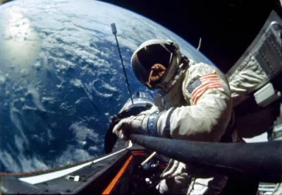HaHard - Kosmiczne selfie astronauty Buzza Aldrina, 1966

#hacontent #kosmos #cieka...