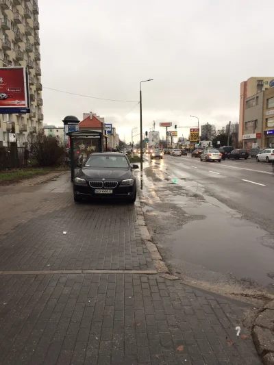 guras - To jest BMW zaparkowane na przystanku autobusowym tak, że nie da się wysiąść ...