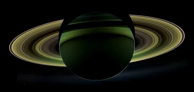 t.....m - Cassini po nocnej stronie Saturna

Pięknie widać jak materia pierścienia,...