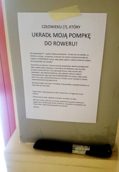 uho - @m4kb0l: Mieszkam w punktowcu z galerią w środku, na dole jest duzy hol i stoi ...