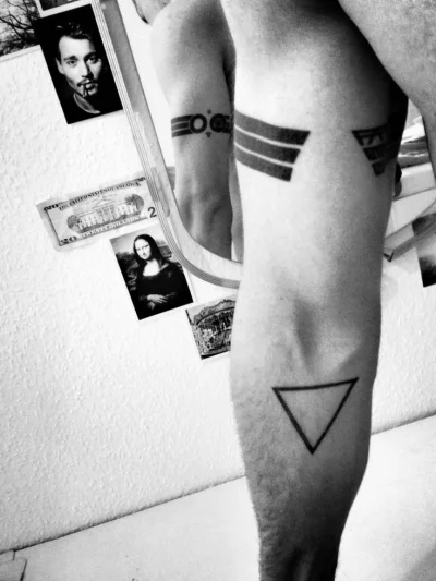 hatemyself - #tatuaze #tattoo
Geometryczny trójkąt na swój pierwszy tatuaż. I na tak...