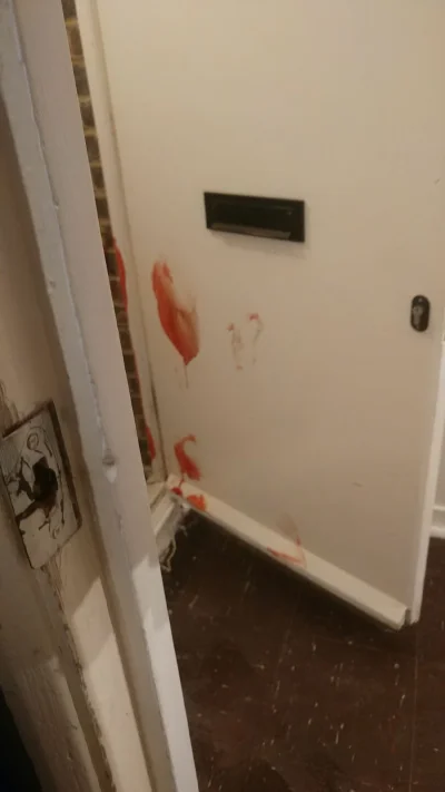 tomasz123inny - To są drzwi wejściowe do domu mojego kolegi, ktoś został zaatakowany ...