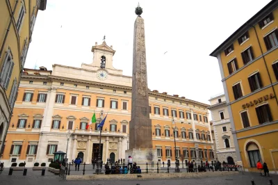 Verbatino - Dziś główna część mechanizmu znajduje się na placu Montecitorio. Pozostał...