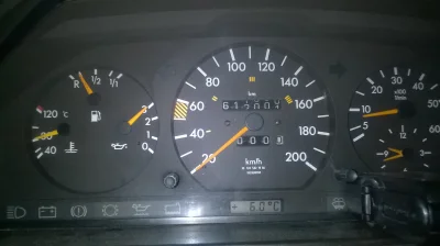 tymc - #mercedes #pokazprzebieg #motoryzacja #w124 
HEHE PANIE A Z KTÓREGO TO MILJON...