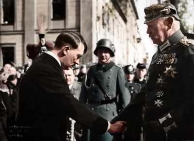 WezelGordyjski - #fotohistoria

Rok 1933 - prezydent Paul Von Hindenburg spotyka si...