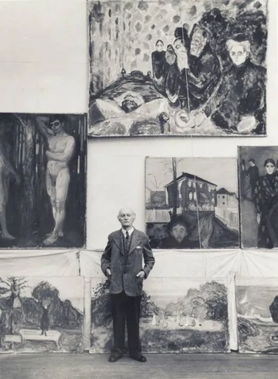 dymitr-samozwaniec - Edvard Munch in his studio at Ekely in Norway, 1938. 
Photo: Rag...