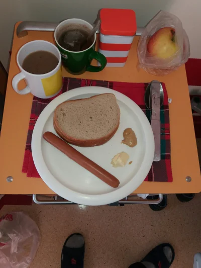 Kwassokles - #szpital #jedzenie #zdrowie śniadanie jak widać 2 kromki chleba kosteczk...
