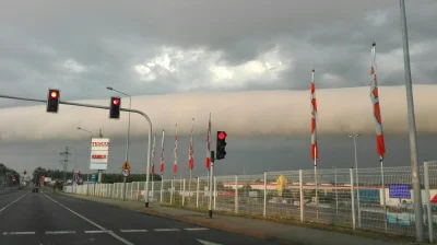 busz_menka - a cóż to za dziwna chmurka nad #katowice #chorzow #bytom #chmura #smiesz...