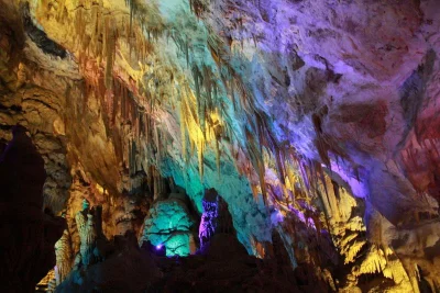 TRAMPER - @TRAMPER: Kolorowa Jaskinia Prometeusza koło Kutaisi w Gruzji. Warto zobacz...