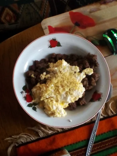 anonymous_derp - Dzisiejszy obiad: Smażona wołowina mielona, jajecznica z 4 jaj, sól....