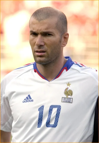 repiv - Zinedine Zidane zakończył karierę ponad 9 lat temu...

#sport #ciekawostki ...